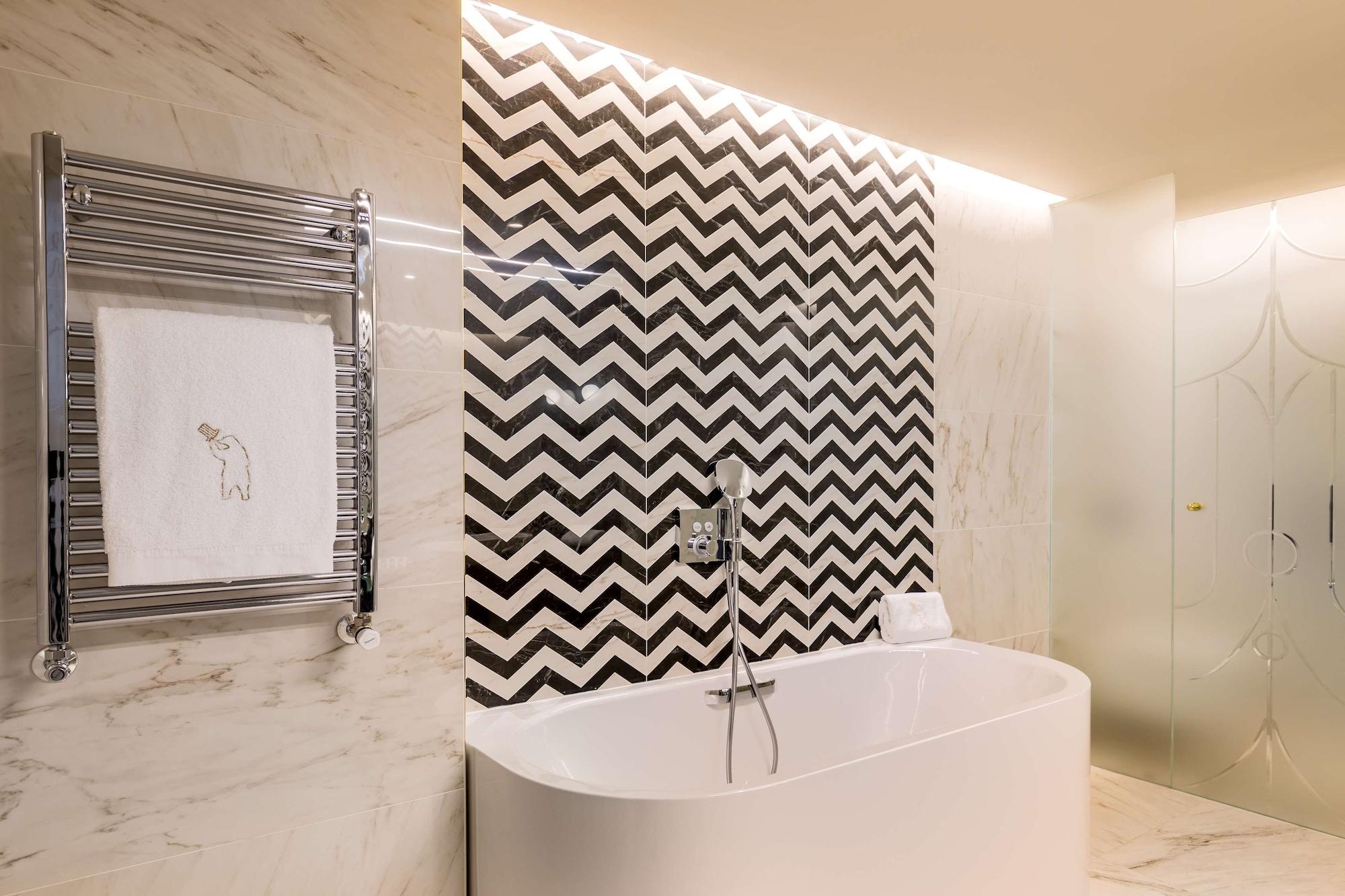 Barcelo Torre De Madrid Hotel Екстериор снимка Bathroom