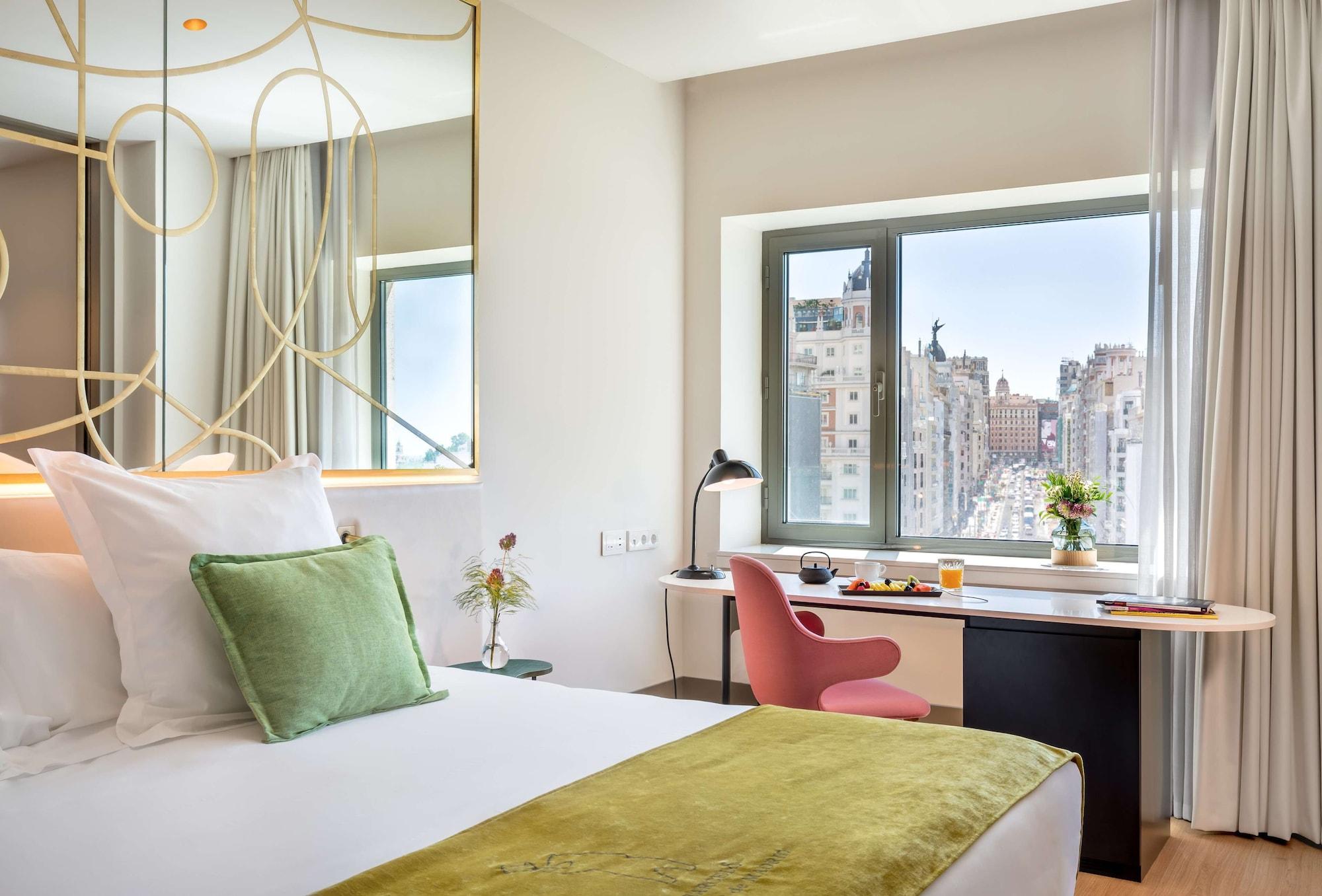 Barcelo Torre De Madrid Hotel Екстериор снимка Deluxe room