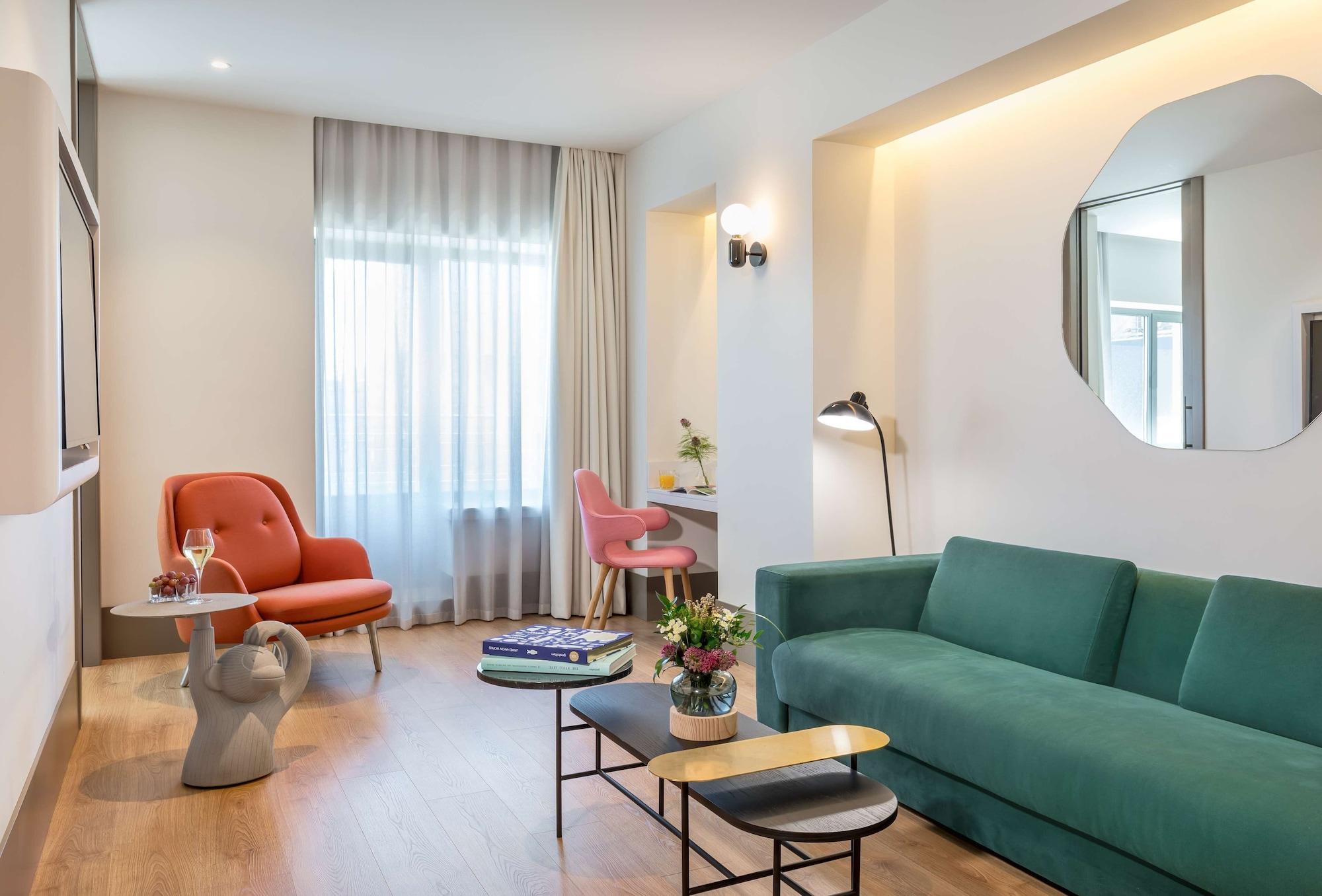 Barcelo Torre De Madrid Hotel Екстериор снимка A living room at the hotel