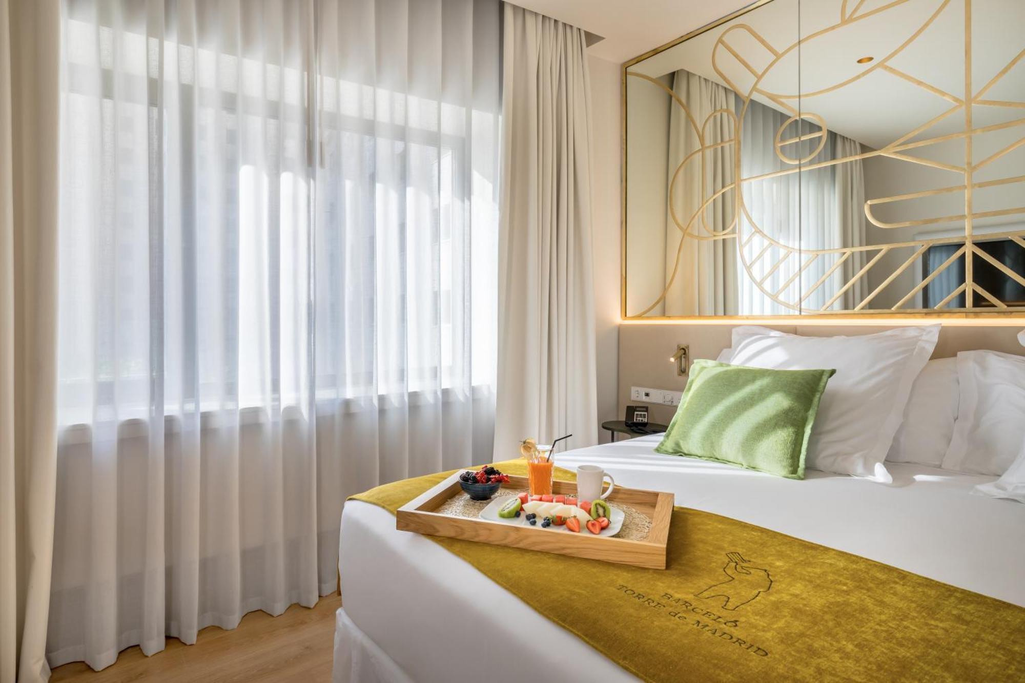 Barcelo Torre De Madrid Hotel Екстериор снимка Deluxe room