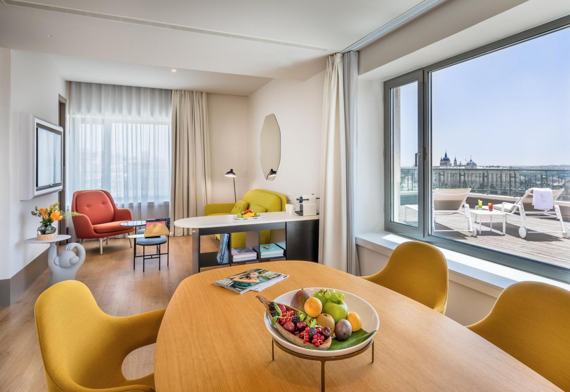 Barcelo Torre De Madrid Hotel Екстериор снимка Suite at the Hotel