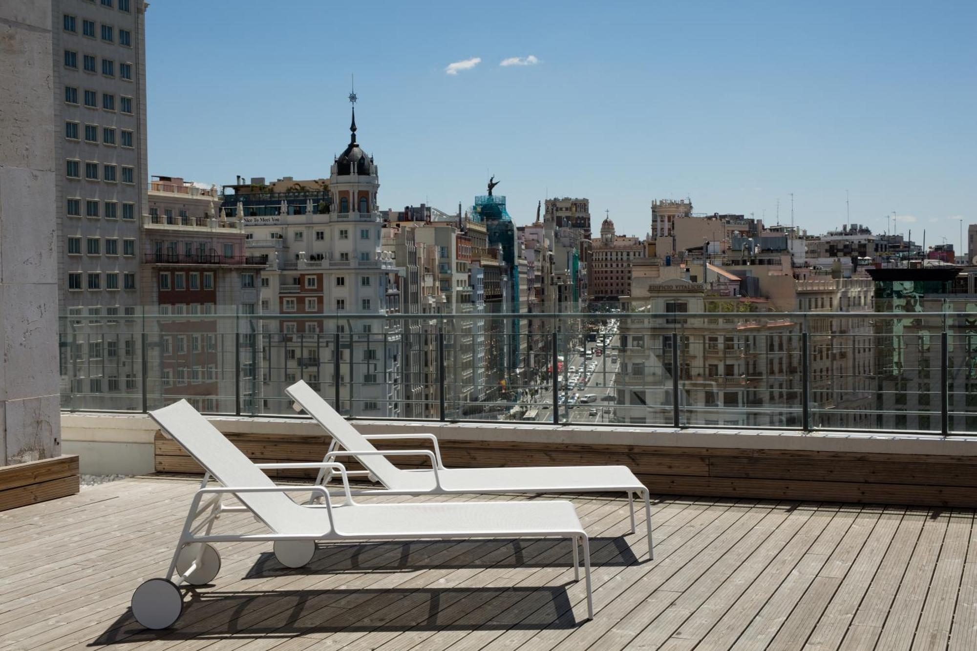 Barcelo Torre De Madrid Hotel Екстериор снимка Rooftop terrace