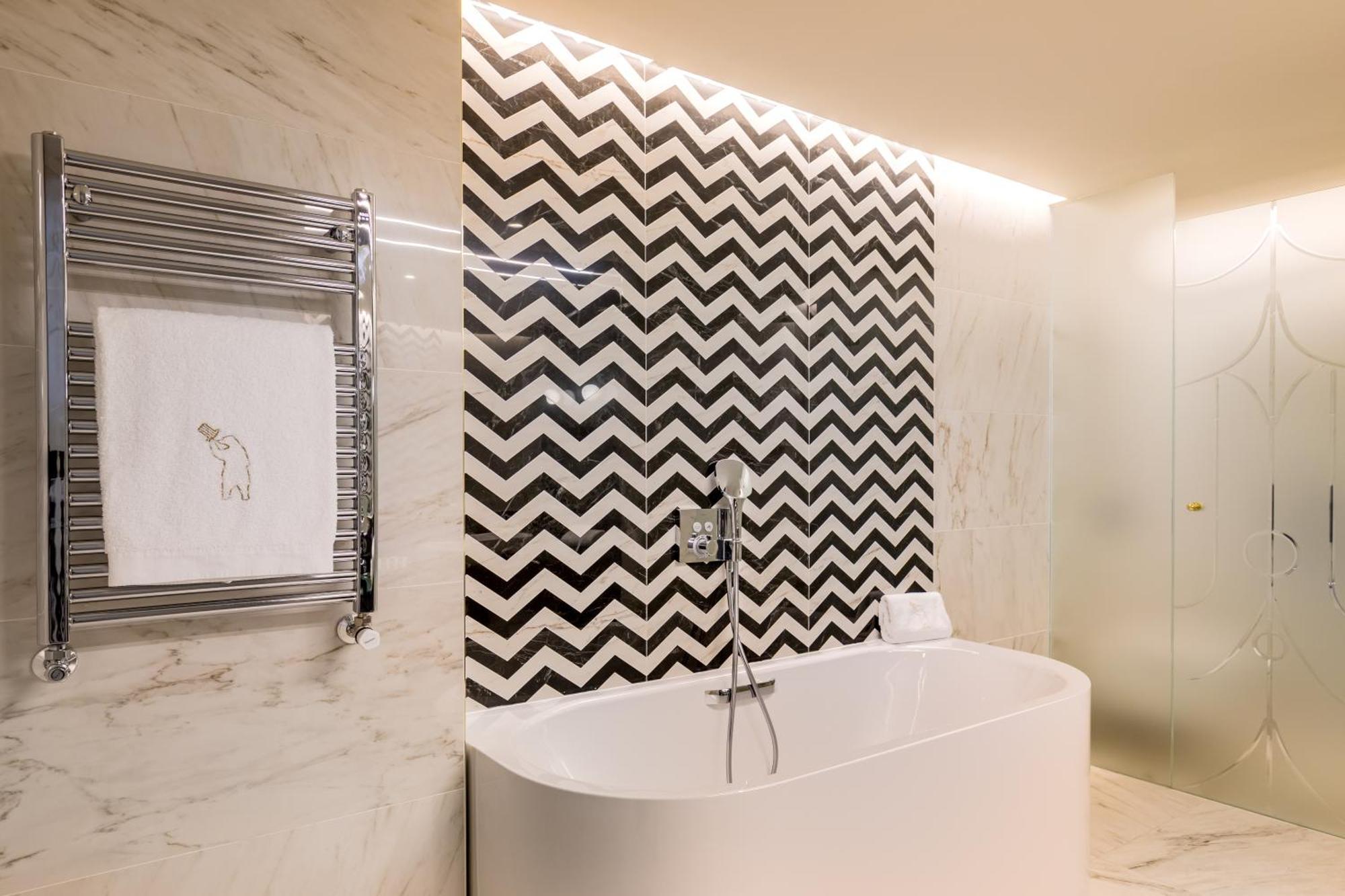 Barcelo Torre De Madrid Hotel Екстериор снимка Bathroom