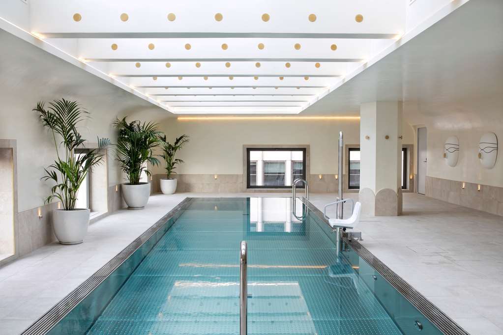 Barcelo Torre De Madrid Hotel Екстериор снимка The pool at the Mandarin Oriental, Munich