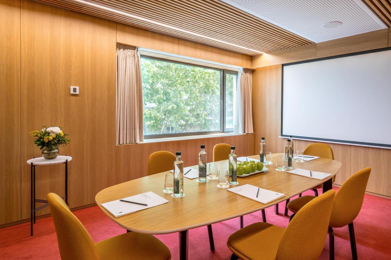 Barcelo Torre De Madrid Hotel Екстериор снимка Meeting room at the Swissôtel Grand